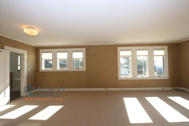 Building Photo - Traditional Six Bedroom Home with Exceptional SF Bay Views with In Law Unit