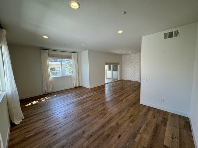 Building Photo - 13032 Union Ave