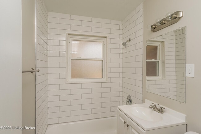Building Photo - 3113 Maywood Pl