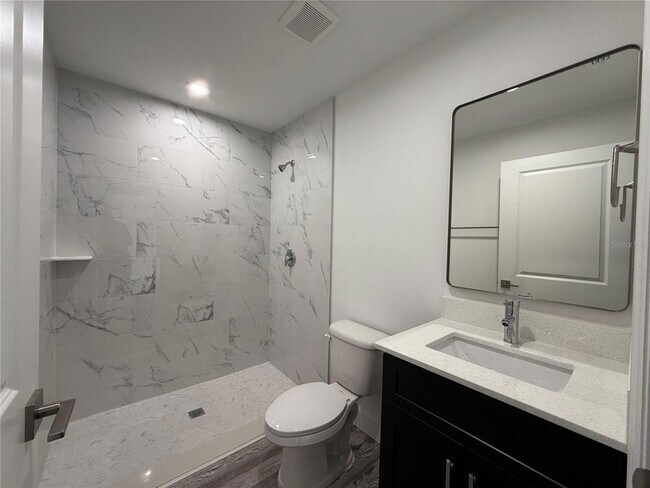 Building Photo - 14 Locust Rad