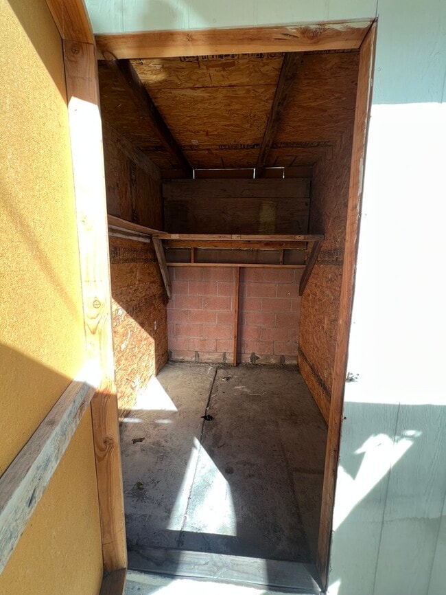 Building Photo - 2 Bed 1 Bath Front House In South Gate