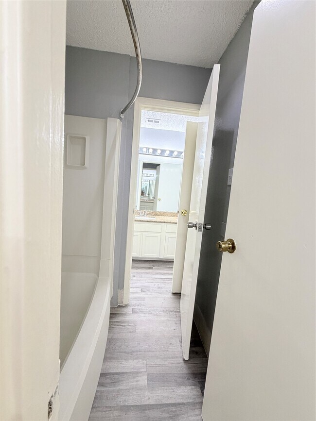 Building Photo - 9461 Pagewood Ln
