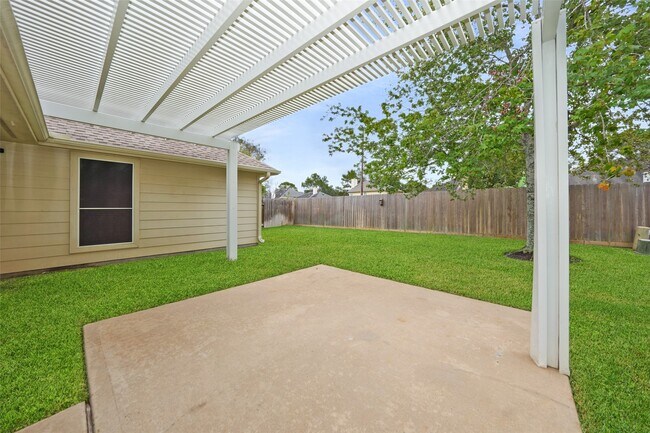 Building Photo - 21315 River Knoll Ln