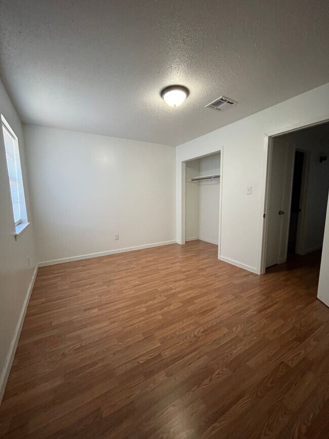 Building Photo - 1023 Talbot Ave