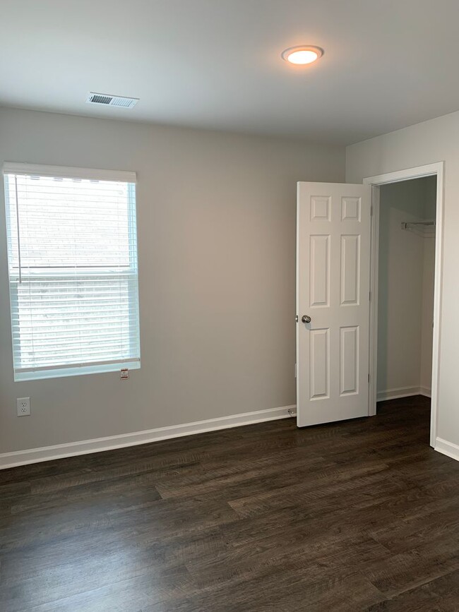 Building Photo - *St Patrick's Day Special!* Four Bedroom |...