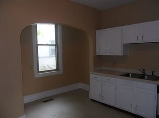 Building Photo - 907 N Oliver Ave