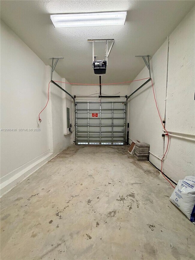 Building Photo - 2685 SE 13th Ct