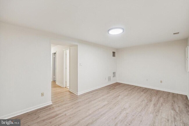 Building Photo - 10520 Pine Haven Terrace