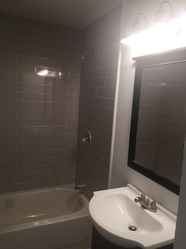 Building Photo - 2805 33rd St