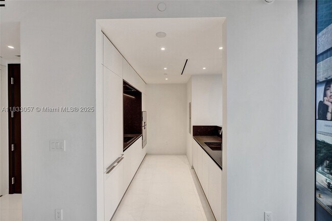 Building Photo - 300 Biscayne Blvd