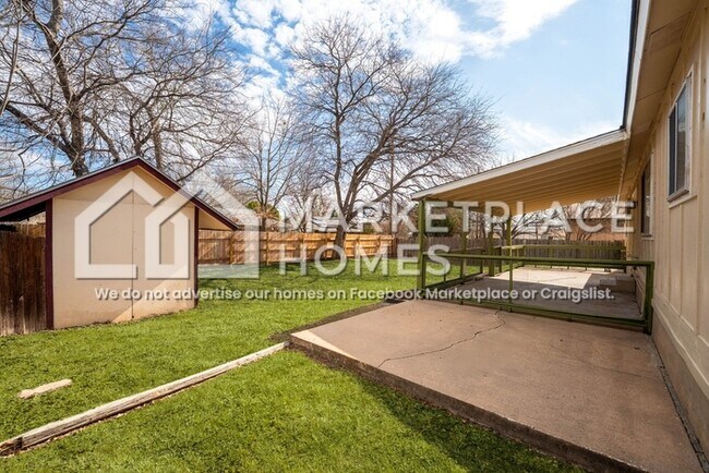 Building Photo - 1804 Easton Dr