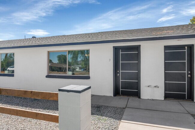 Building Photo - Remodeled 1BR with Private Yard + $400 Gift Card – Move In Today