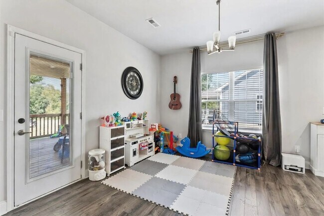 Building Photo - 11732 Glenwood Dr