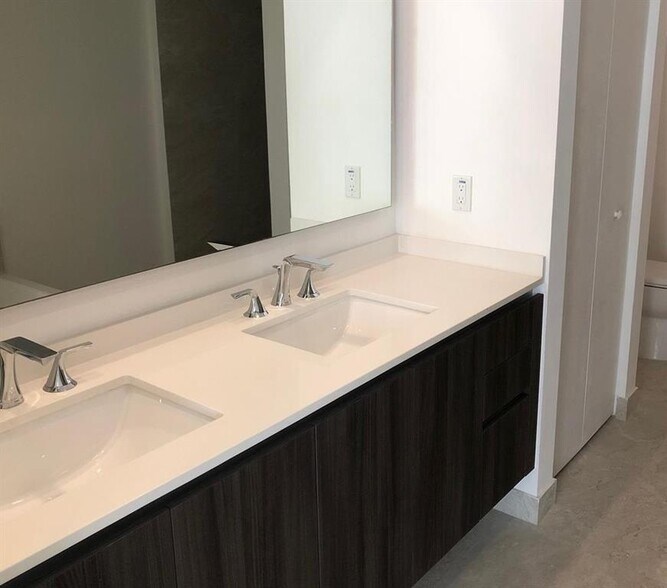 Building Photo - 488 NE 18th St