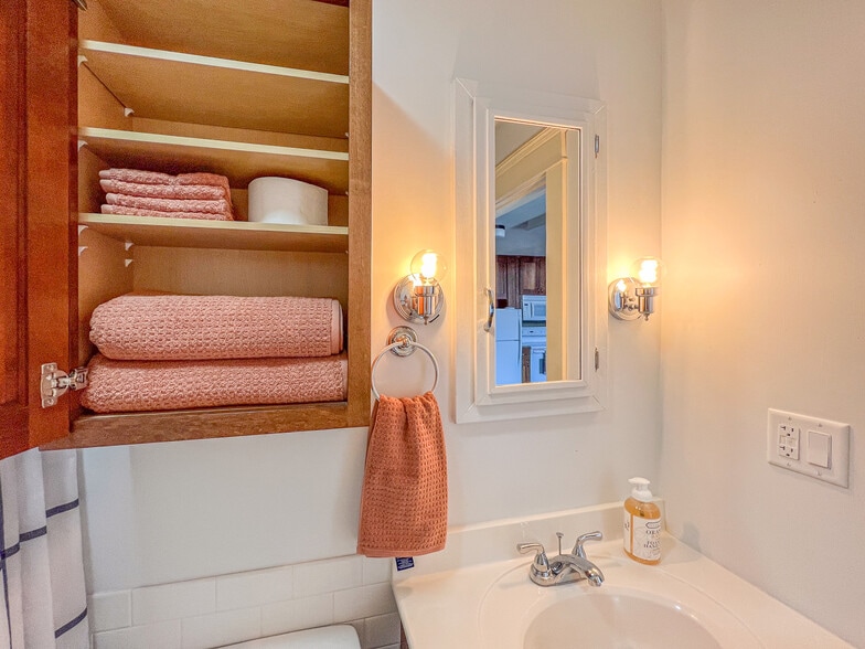 Building Photo - 1175 Iowa St