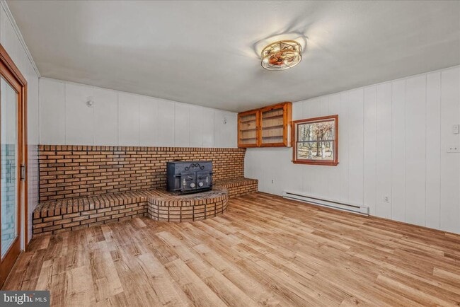 Building Photo - 438 Gloyd Ln