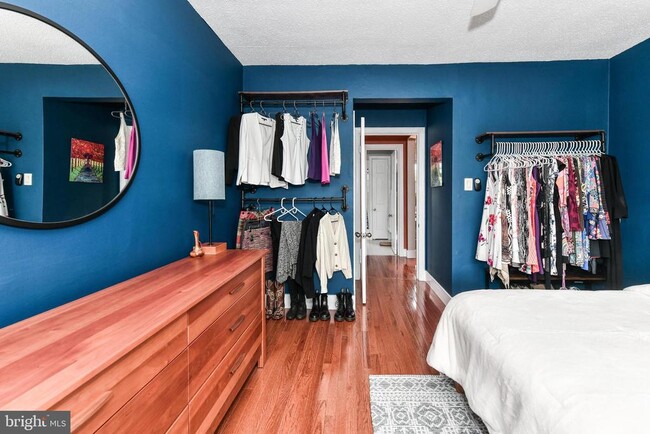 Building Photo - 1808 W Abingdon Dr