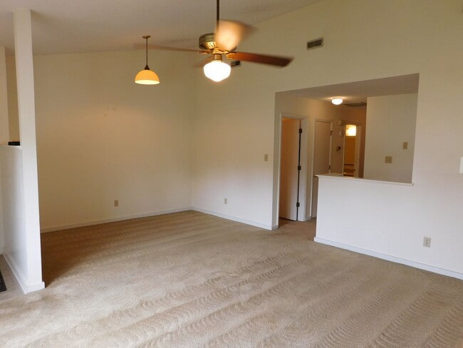 Building Photo - 7 Pillory Cir