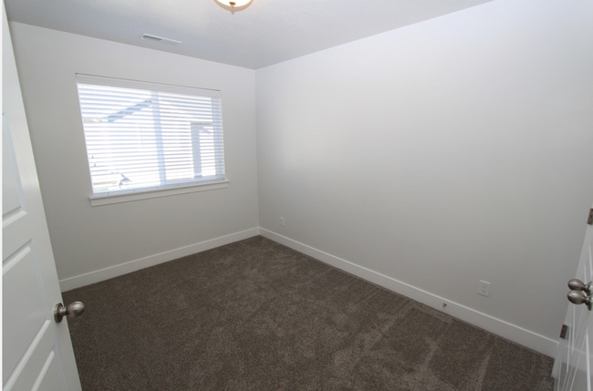 Building Photo - AVAILABLE NOW ~ Lehi Exchange Townhouse
