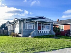 Building Photo - Charming Pet-Friendly Craftsman Home With ...