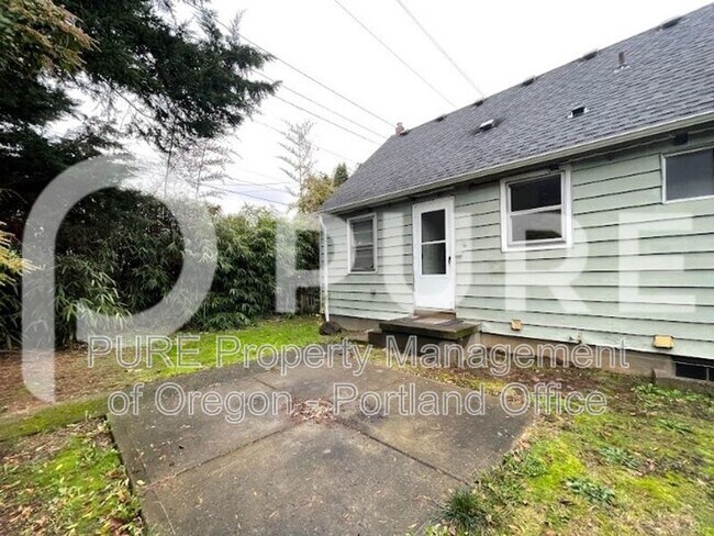 Building Photo - 6006 NE Davis St