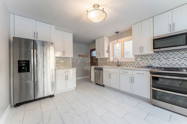 Building Photo - 810 W Dresser Dr