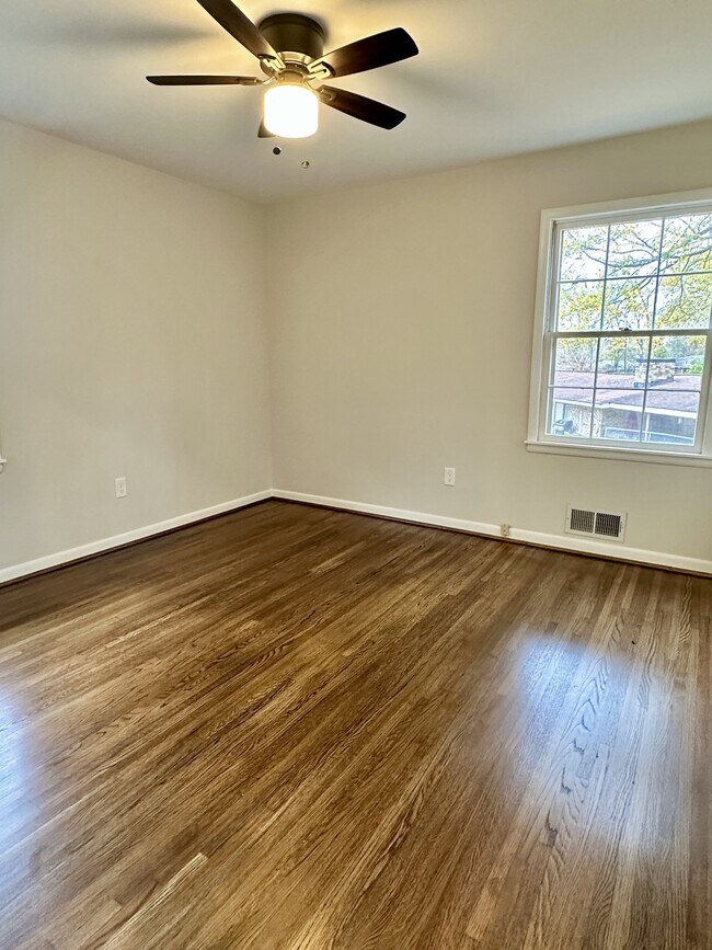 Building Photo - 231 Hillwood Ln