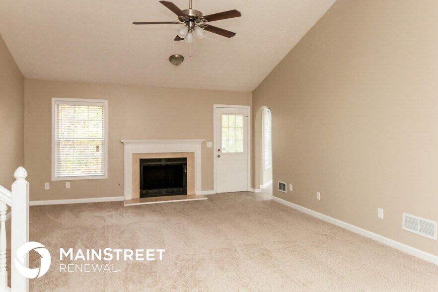 Building Photo - 127 Kingswood Dr