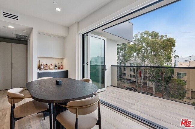 Building Photo - 505 S Barrington Ave