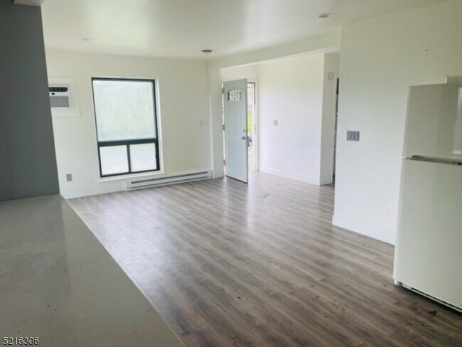 Building Photo - 310 Shore