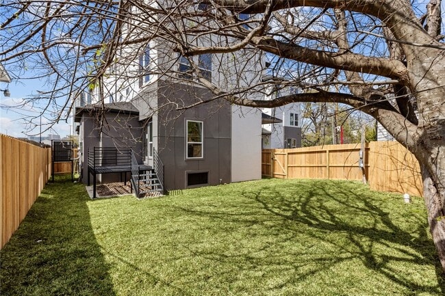Building Photo - 2509 N MacGregor Way