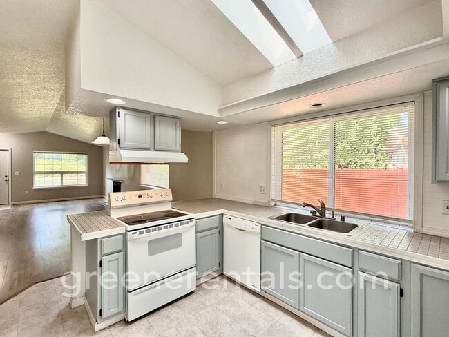 Building Photo - Coming Soon! 3BR/2BA Rambler in Nisqually ...
