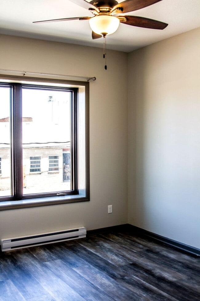 Building Photo - 209 N Maple St