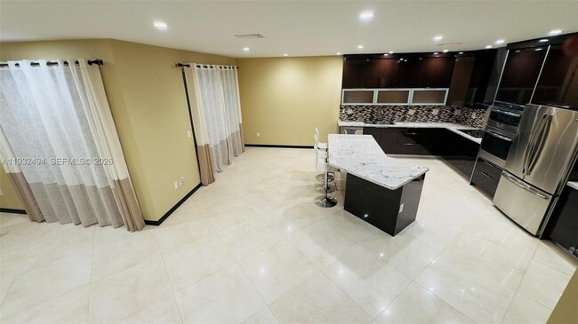 Building Photo - 1094 Redwood St