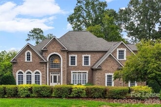 Building Photo - 334 Stonecliff Ln