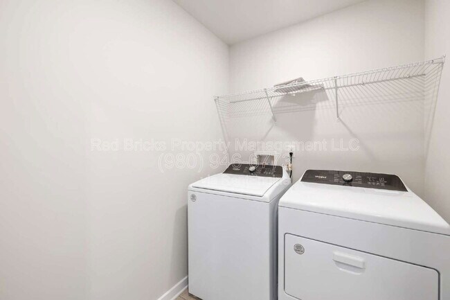 Building Photo - 2160 Blue Sky Mdws Dr