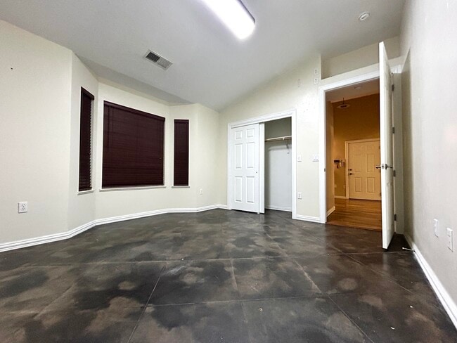 Building Photo - 1001 Pinzon St NW