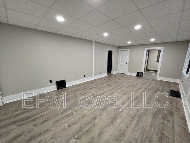 Building Photo - 115 Summit Ave