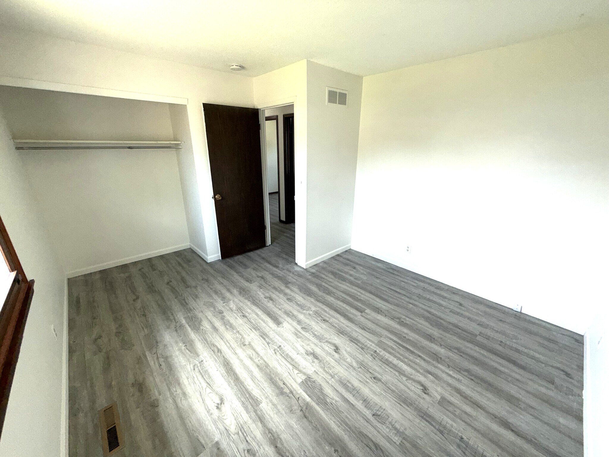 Building Photo - 1403 Emerald Dr