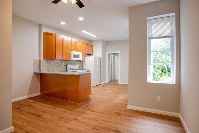 Building Photo - ???Newly Renovated MODERN 3BR and 1.5Bath ...