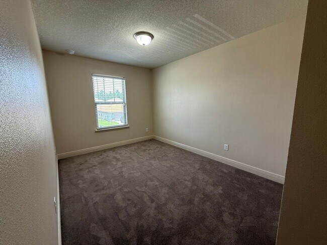 Building Photo - Pensacola - Weatherstone - 4 bedroom, 2.5 ...