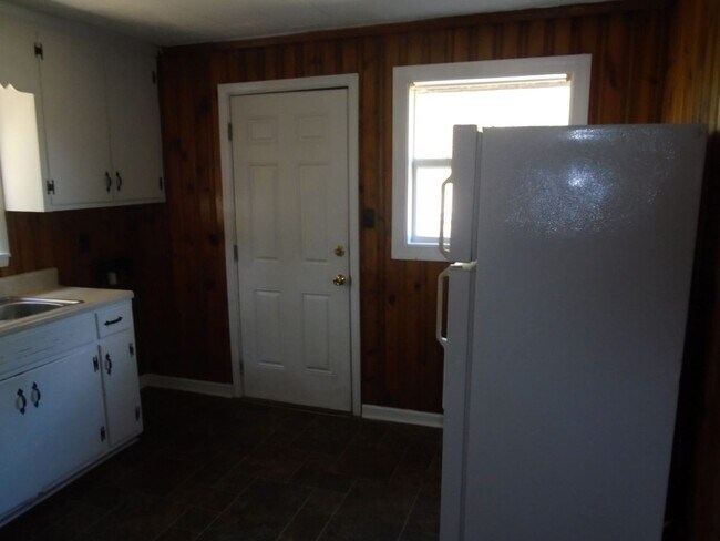 Building Photo - 302 Old Shaw Rd