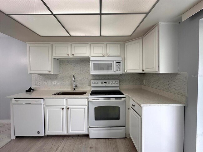 Building Photo - 22 W Country Cove Way