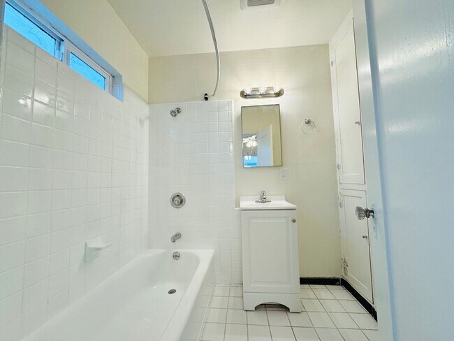 Building Photo - AVAILABLE NOW! CHARMING 1BD/1BA NORTH PARK BUNGALOW! $2,195/MO!