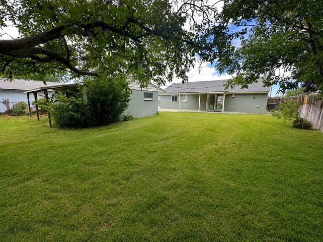 Building Photo - Well-Maintained 3-Bed, 1.5-Bath Home for Lease – 1,056 sq ft