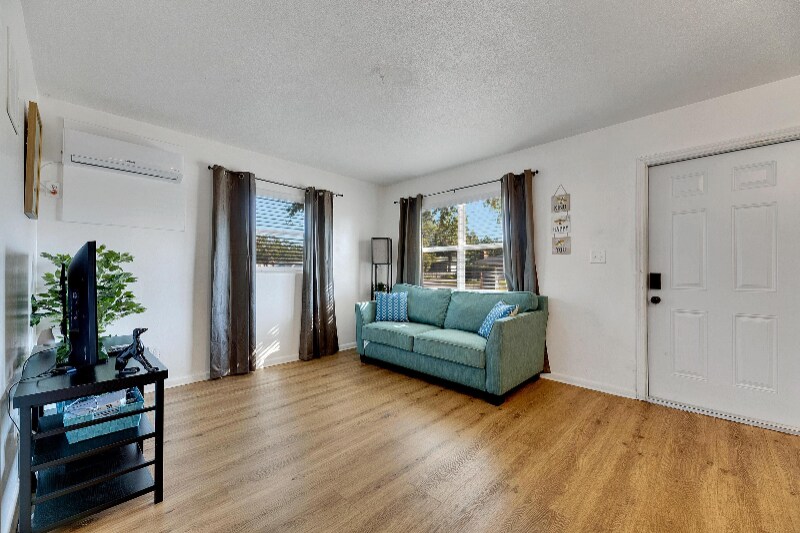 Primary Photo - 4511 W McElroy Ave