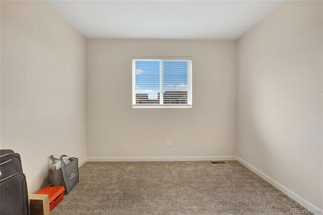 Building Photo - 10455 Kalama Dr