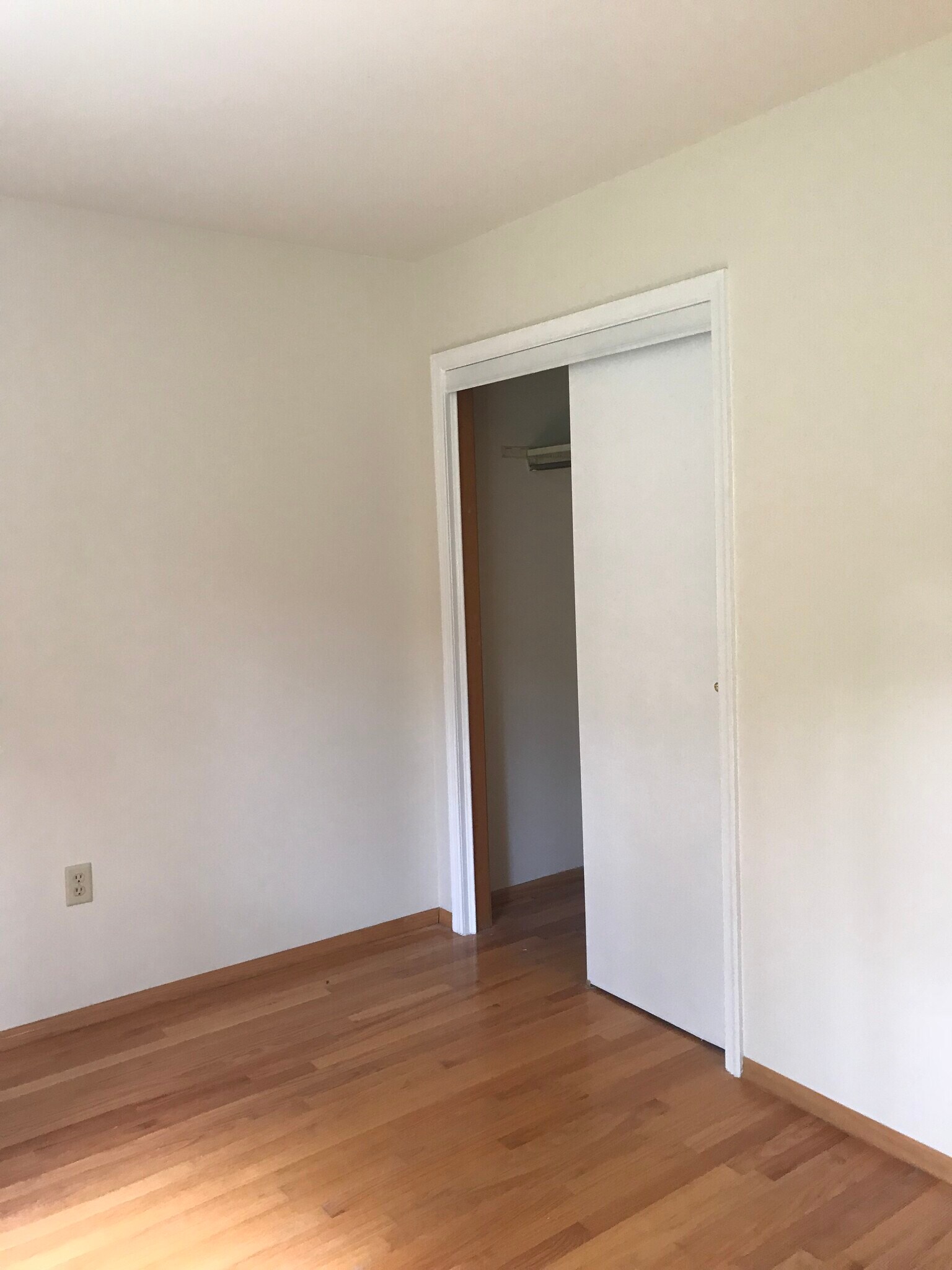 Building Photo - 10 Candlewood Ln