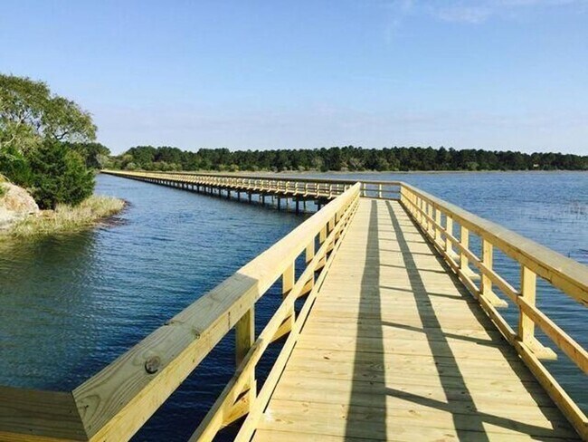 Building Photo - 4 Bedroom 2.5 Bath Townhome in Oyster Point - Mount Pleasant
