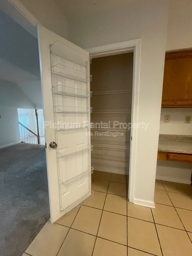 Building Photo - 940 Club Chase Ct